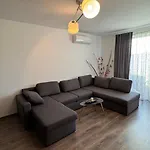 Warm And Stylish At Coresi Apartment Brasov