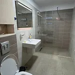 Warm And Stylish At Coresi Apartment *
