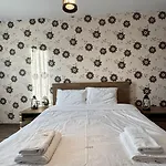 Apartment Warm And Stylish At Coresi *