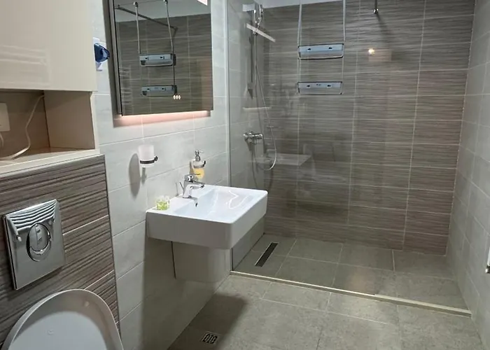 Warm And Stylish At Coresi 公寓 *