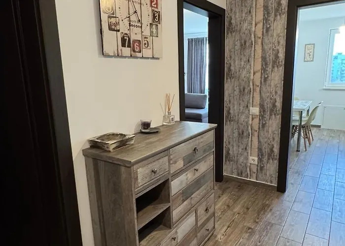 Warm And Stylish At Coresi 公寓 *